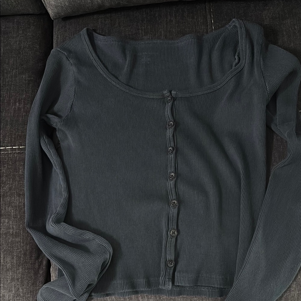 Brandy Melville Green Fitted Long Sleeve Button Down Shirt